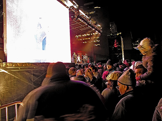 cavalcade of lights, 2009, show, crowd, show, stage, nathan phillips square, city hall, toronto, city, life