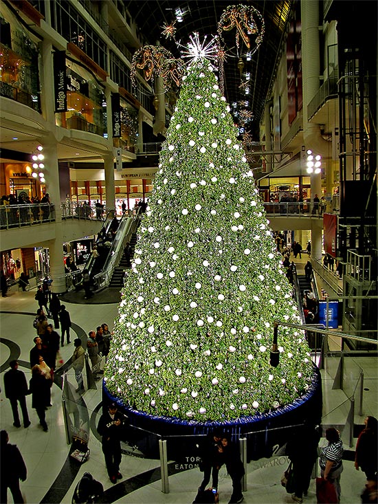 swarovski, crystal wish tree, glass, eaton centre, christmas, decorations, seasonal, downtown, urban, business, toronto, city, life