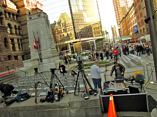 war memorial, veterans day, remembrance day, armistice day, ceremony, old city hall, queen street west, bay street, toronto, city, life