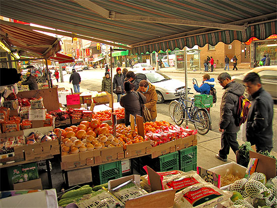 fruit market, chinatown, dundas street west, toronto, city, life