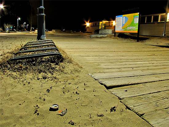 bicycle racks, bike, boardwalks, sand, woordbine beach, light pole, can, toronto, city, life