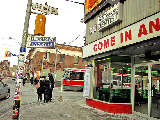 bathurst street, bloor west, honest ed's, mirvish village, store, shop, discount, bargain, cheap, pedesrians, streetcar, toronto, city, life