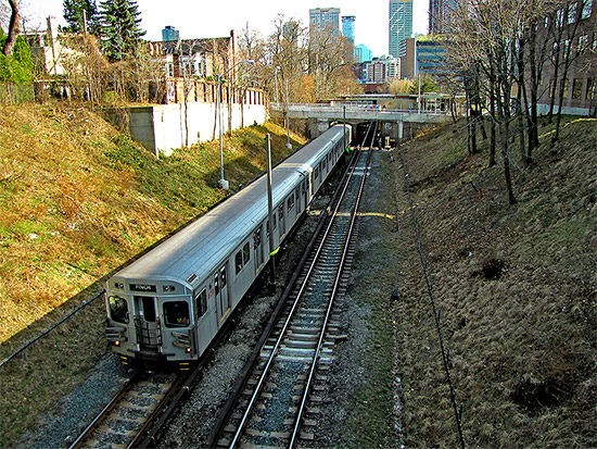 yonge, subway, trains, ttc, toronto transit commission, underground, toronto, city, life