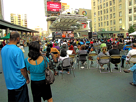 yonge-dundas square, free events, bollywood, film, movie, toronto, city, life