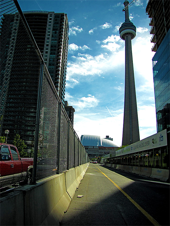 bremmer street, cn tower, g20, fence, perimeter, security, toronto, city, life