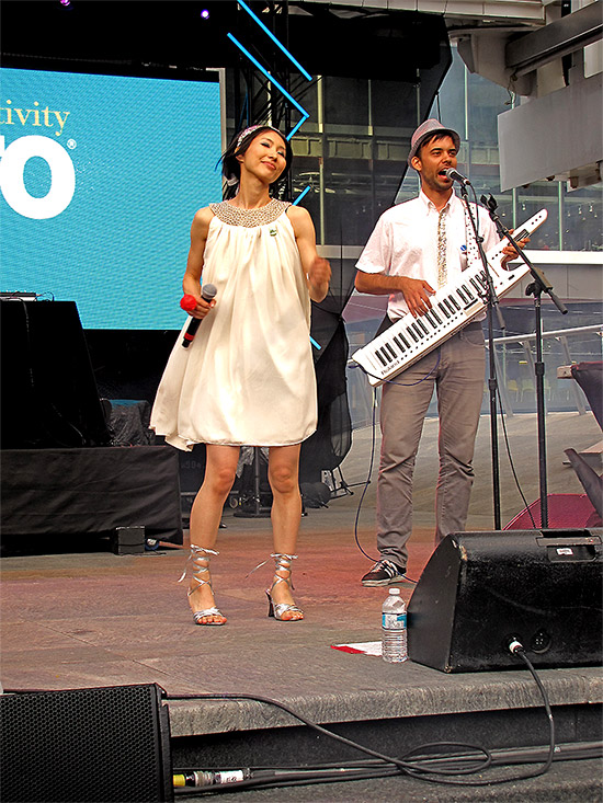 yuko, dave, the moist towelettes, japanese pop, music, performers, luminato, 2010, yonge-dundas square, toronto, city, life