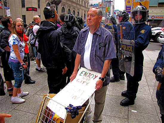 g20, protests, riots, riot police, richmond street, bay street, protesters, toronto, city, life