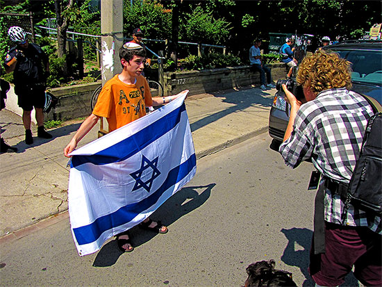 israeli supporter, jew, carlton street, allan gardens, g20, protests, toronto, city, life