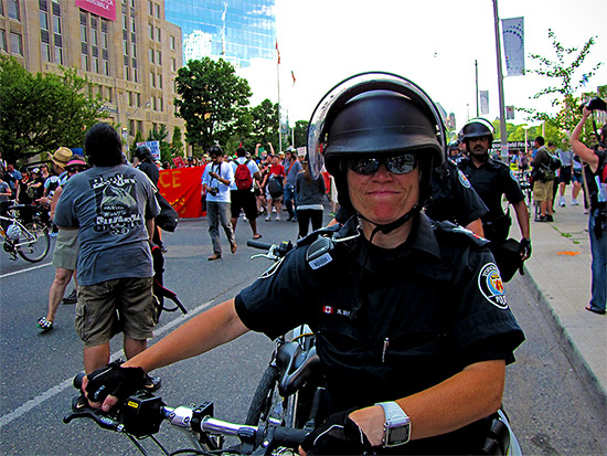 police, g20, protests, protesters, university avenue, ocap, toronto, city, life