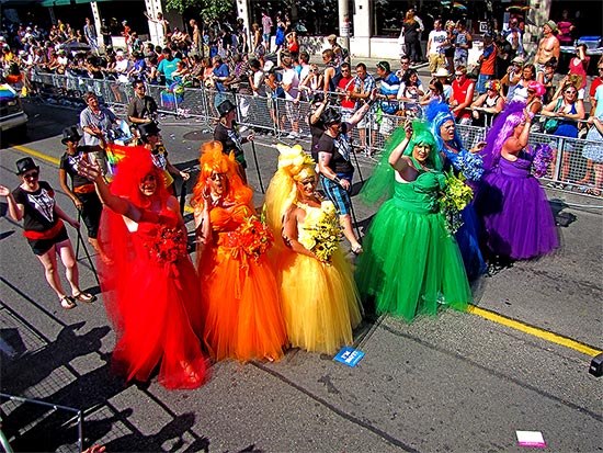 drag queens, pride parade 2010, yonge street,toronto, city, life