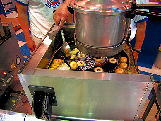 tiny tom donuts, cne, canadian national exhibition, toronto, city, life