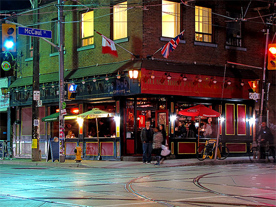 village idiot pub, mccaul, dundas, street, intersection, toronto, city, life