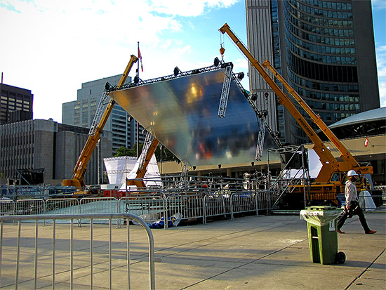 nuit blanche, exhibit, construction, nathan phillips square, city hall, toronto, city, life