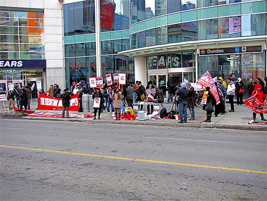 egypt protest, dmeonstration, yonge street, eaton centre, toronto, city, life