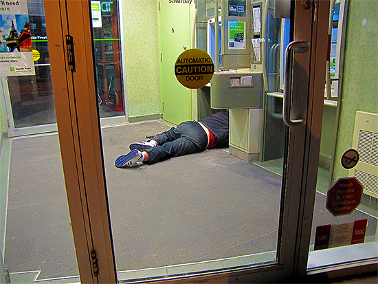 atm, homeless, bum, td canada trust, toronto, city, life, blog