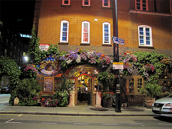 A Drury Lane pub. More beer!