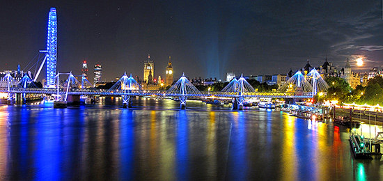 The Eye and a mysterious London moon. West from Waterloo Bridge.