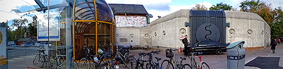 Gates at Dupont Station, Dupont and Spadina